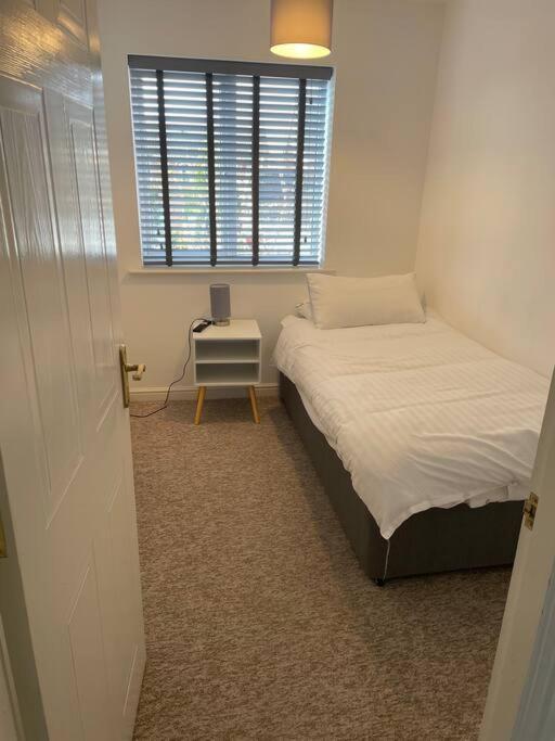 5 Holborn Spacious Home Redhill  Extérieur photo