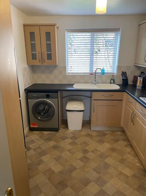 5 Holborn Spacious Home Redhill  Extérieur photo